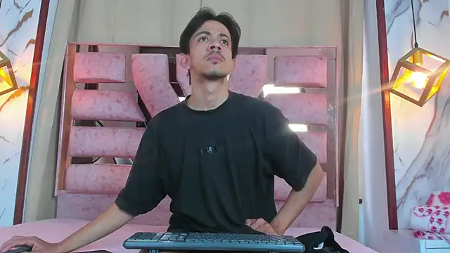 Snapshot of kameron_and_Nick chatting on December 14, 7:52 pm kameron and Nick online show from December 14, 7:52 pm