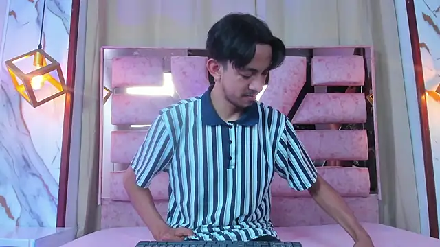 Snapshot of kameron_and_Nick chatting on November 27, 8:20 pm kameron and Nick online show from November 27, 8:20 pm