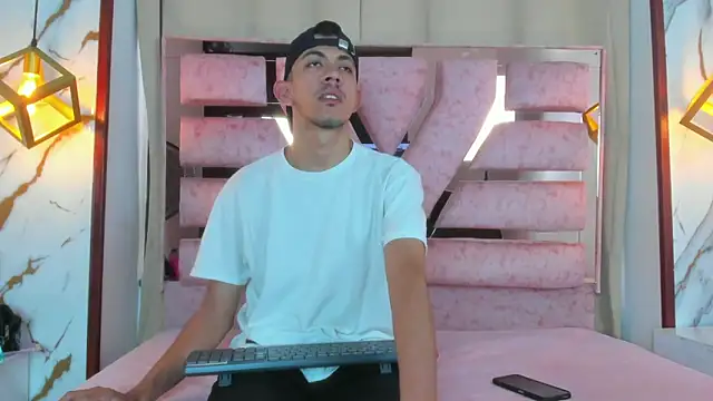 Snapshot of kameron_and_Nick chatting on November 17, 8:02 pm kameron and Nick online show from November 17, 8:02 pm