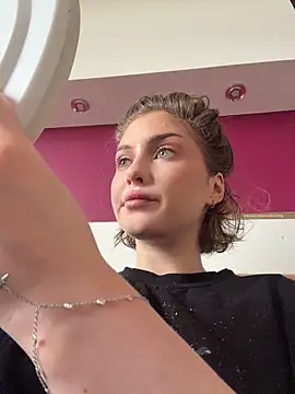 Snapshot of KellyKeler chatting on February 13, 11:21 am KellyKeler online show from February 13, 11:21 am