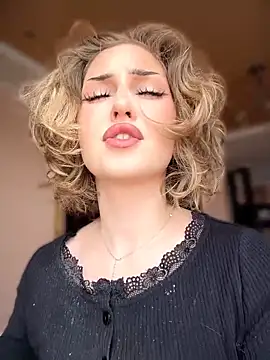 KellyKeler online show from April 10, 11:17 am