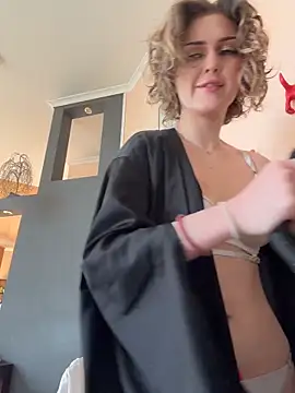 KellyKeler online show from March 6, 11:49 am