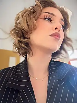 KellyKeler online show from April 4, 11:17 am