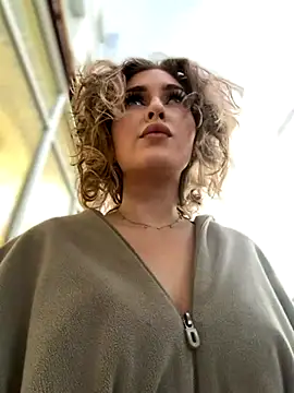 KellyKeler online show from October 30, 1:09 pm