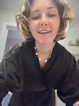Snapshot of KellyKeler chatting on July 1, 11:43 am KellyKeler online show from July 1, 11:43 am