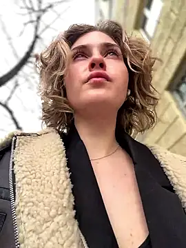 Snapshot of KellyKeler chatting on January 8, 10:21 am KellyKeler online show from January 8, 10:21 am