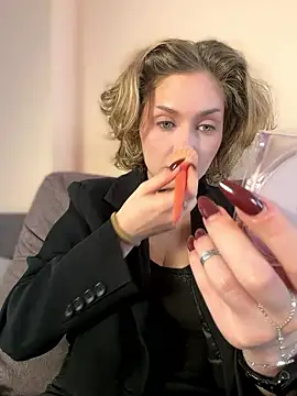 Snapshot of KellyKeler chatting on January 11, 10:11 am KellyKeler online show from January 11, 10:11 am