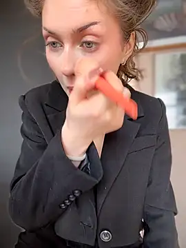 KellyKeler online show from March 13, 10:09 am