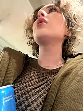 KellyKeler online show from November 17, 12:20 pm