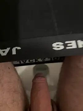 hugehairycock 98 online show from December 17, 3:44 am