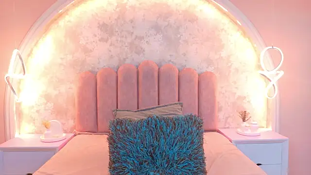 JasmineRhodes online show from October 28, 12:48 pm