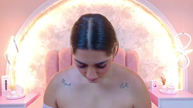 JasmineRhodes online show from January 7, 1:05 pm