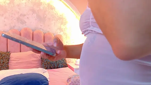 JasmineRhodes online show from March 4, 12:02 pm