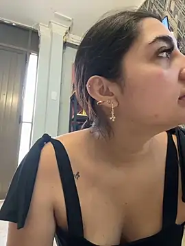 JasmineRhodes online show from May 15, 12:58 pm