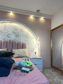 JasmineRhodes online show from April 13, 12:20 pm