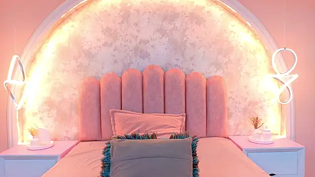 JasmineRhodes online show from November 3, 1:04 pm