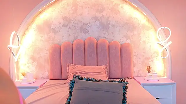 JasmineRhodes online show from November 8, 1:14 pm