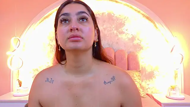 JasmineRhodes online show from May 25, 12:59 pm
