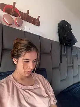 AllieYourGirl online show from November 17, 2:21 pm