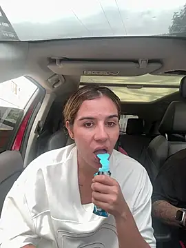 AllieYourGirl online show from April 16, 4:30 pm