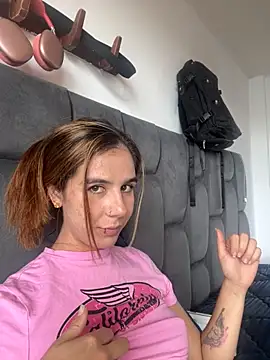 AllieYourGirl online show from November 18, 6:22 pm