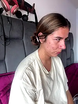 AllieYourGirl online show from December 19, 1:46 pm