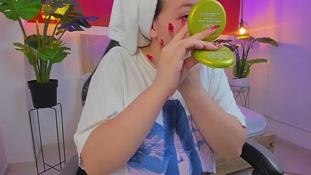 kitty sweeety  online show from February 3, 7:30 pm