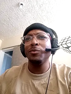 Snapshot of The_DonDadda chatting on October 17, 7:33 am The DonDadda online show from October 17, 7:33 am