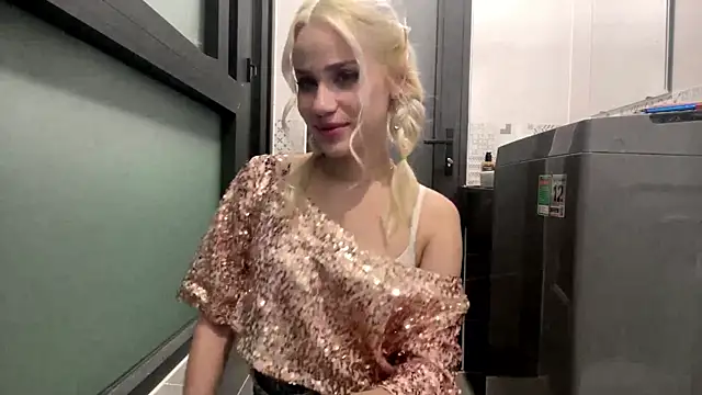 Snapshot of fancy_angel chatting on December 16, 1:26 pm fancy angel online show from December 16, 1:26 pm