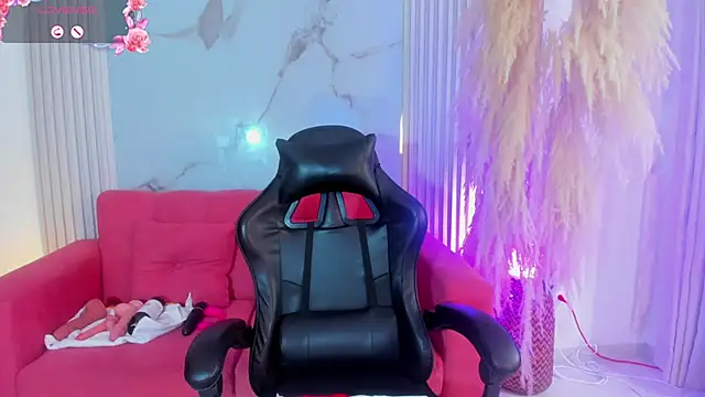 KrystalEvans online show from September 9, 8:29 pm