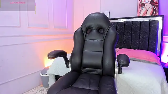 SwettRenata  online show from February 4, 12:44 pm