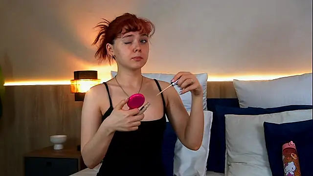 Nora  Ray online show from May 31, 7:25 pm