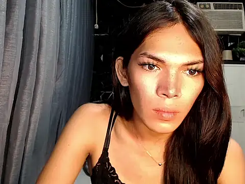Snapshot of ladyhotcuming chatting on June 20, 1:32 am ladyhotcuming online show from June 20, 1:32 am