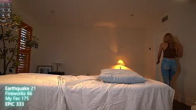 MsCindyLuv online show from March 22, 5:47 pm