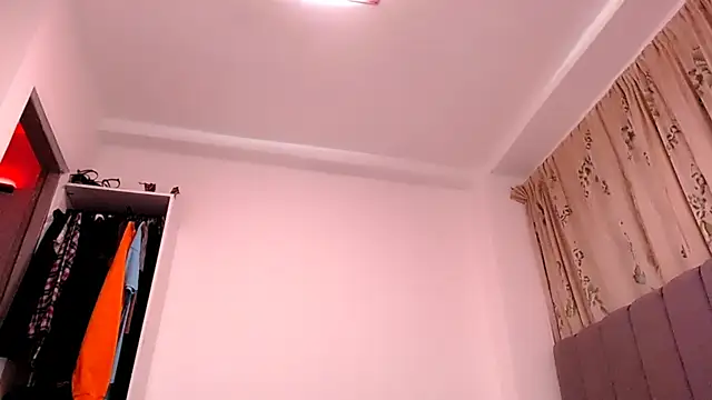 Snapshot of saara_johnson496 chatting on July 1, 12:00 am saara johnson496 online show from July 1, 12:00 am