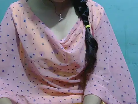 Snapshot of lovely_soniya chatting on September 10, 8:24 am lovely soniya online show from September 10, 8:24 am