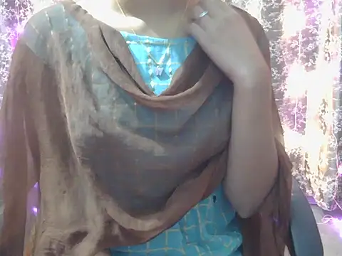 Snapshot of lovely_soniya chatting on December 4, 5:17 am lovely soniya online show from December 4, 5:17 am
