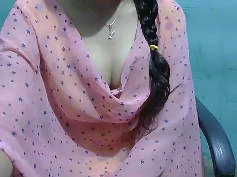 Snapshot of lovely_soniya chatting on September 21, 4:06 am lovely soniya online show from September 21, 4:06 am