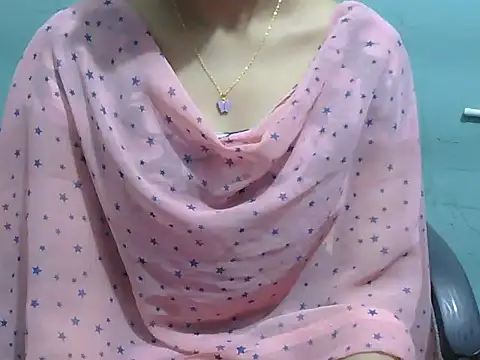 Snapshot of lovely_soniya chatting on November 10, 6:40 am lovely soniya online show from November 10, 6:40 am