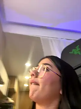 Michelle Zoe online show from November 13, 5:22 am