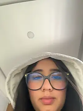 Michelle Zoe online show from May 18, 8:24 pm