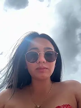 Michelle Zoe online show from October 30, 6:05 pm