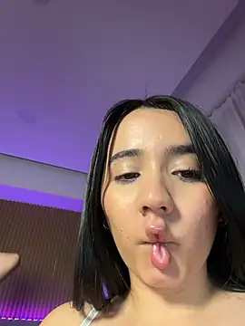 Michelle Zoe online show from April 21, 2:14 am