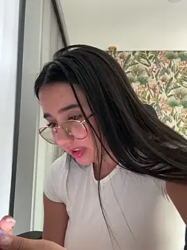 Michelle Zoe online show from March 12, 2:54 pm