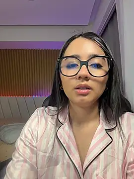 Michelle Zoe online show from May 16, 1:37 am