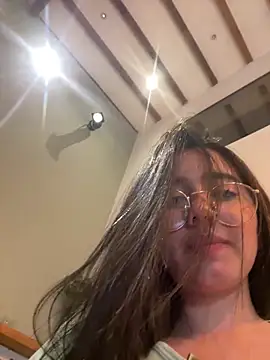 Michelle Zoe online show from April 9, 4:36 am