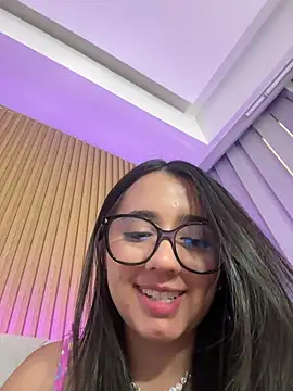 Michelle Zoe online show from May 23, 4:00 am