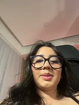Michelle Zoe online show from June 3, 5:19 am