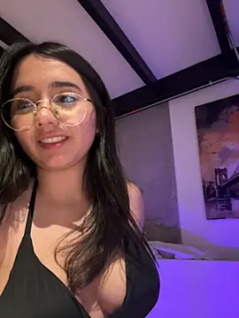 Michelle Zoe online show from March 25, 8:46 am