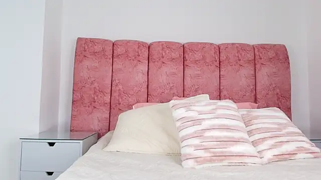 Snapshot of emmacurvy chatting on November 20, 3:07 am emmacurvy online show from November 20, 3:07 am